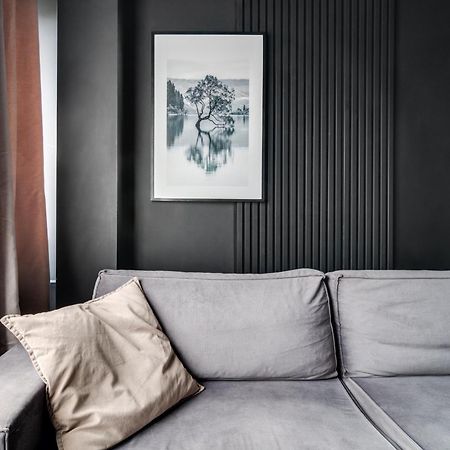 Blacknight Apartment - Self Check-In 24H فروتسواف المظهر الخارجي الصورة
