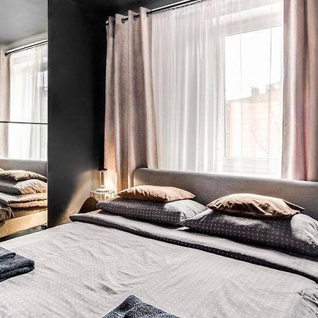 Blacknight Apartment - Self Check-In 24H فروتسواف المظهر الخارجي الصورة