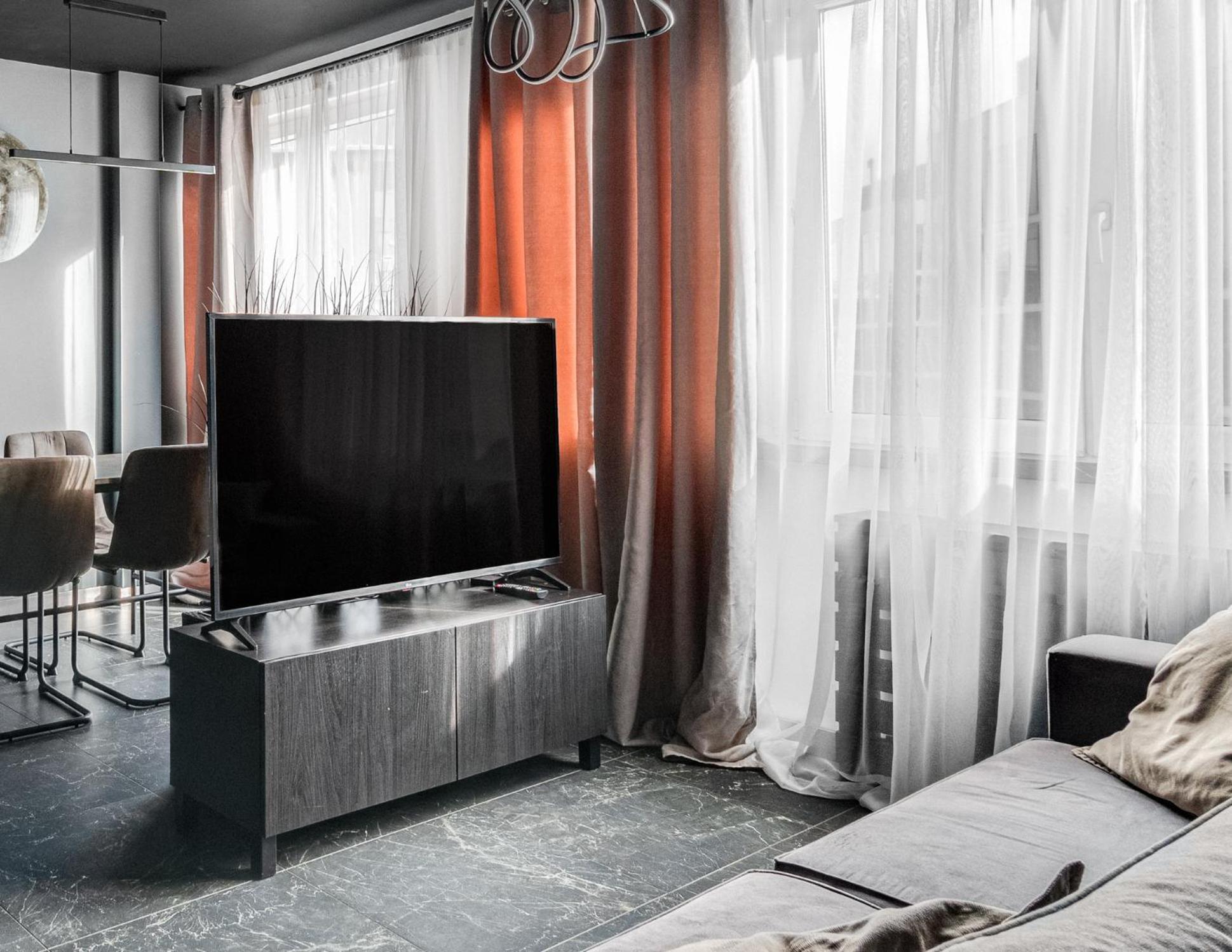 Blacknight Apartment - Self Check-In 24H فروتسواف المظهر الخارجي الصورة
