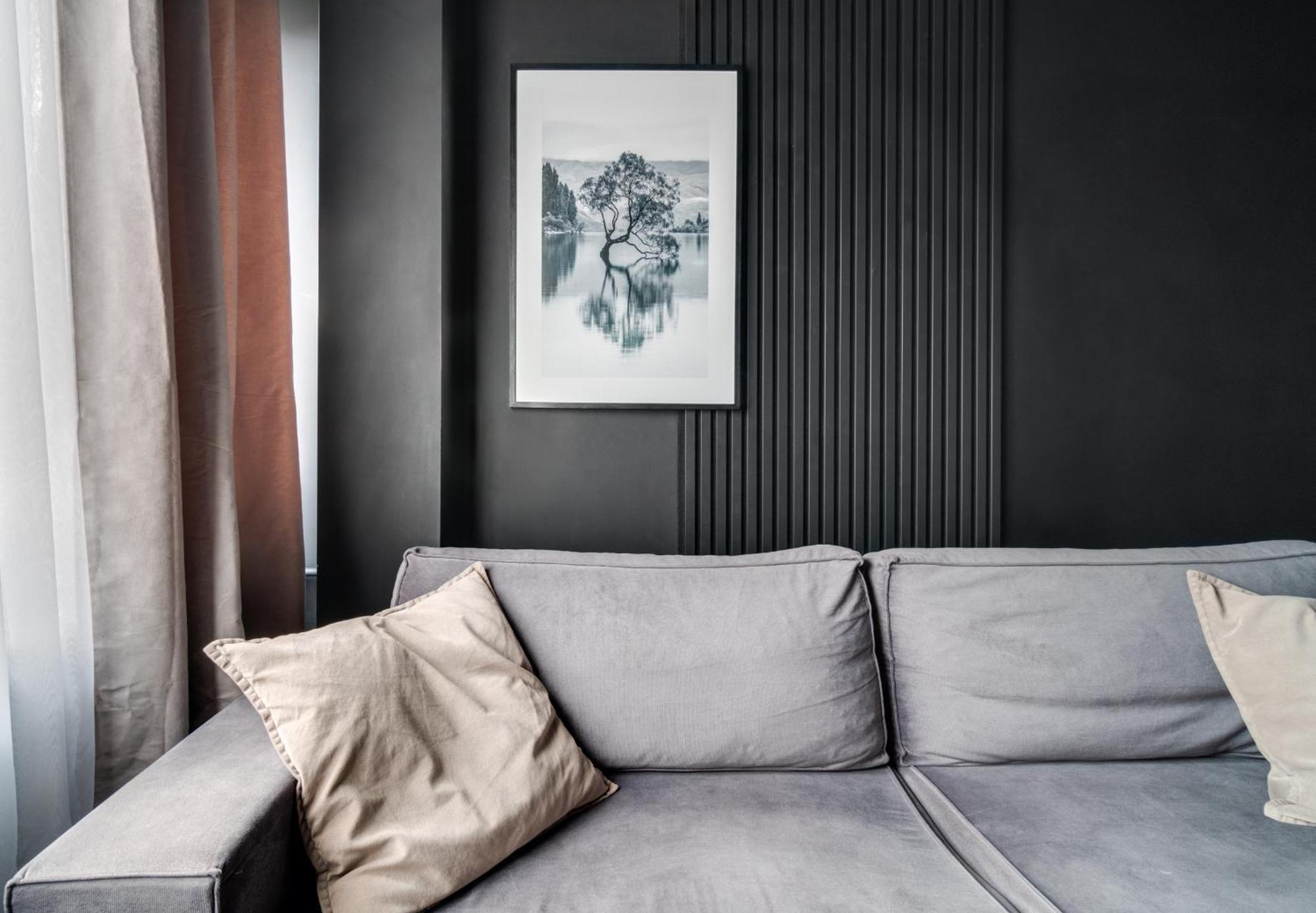 Blacknight Apartment - Self Check-In 24H فروتسواف المظهر الخارجي الصورة