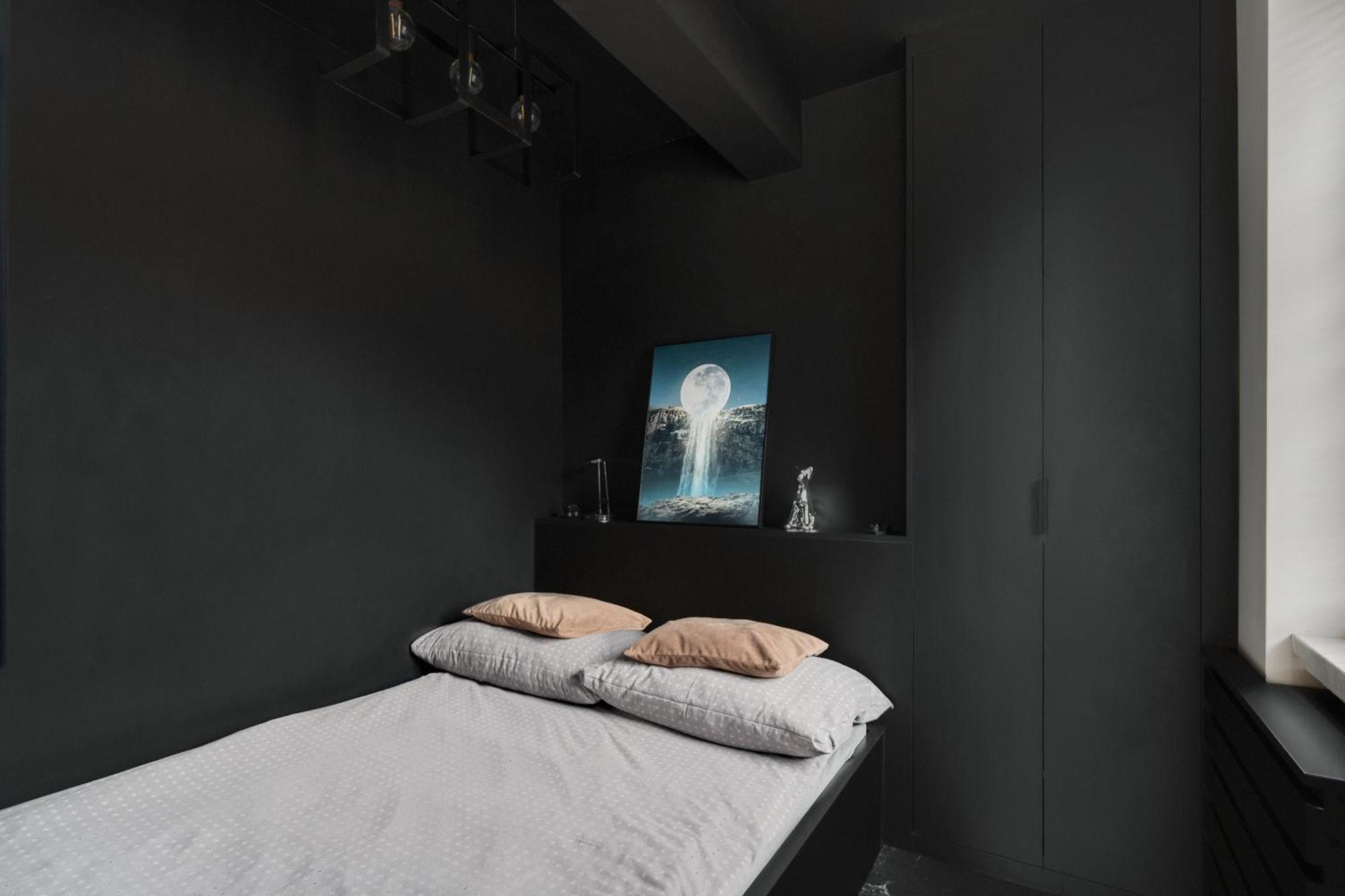 Blacknight Apartment - Self Check-In 24H فروتسواف المظهر الخارجي الصورة