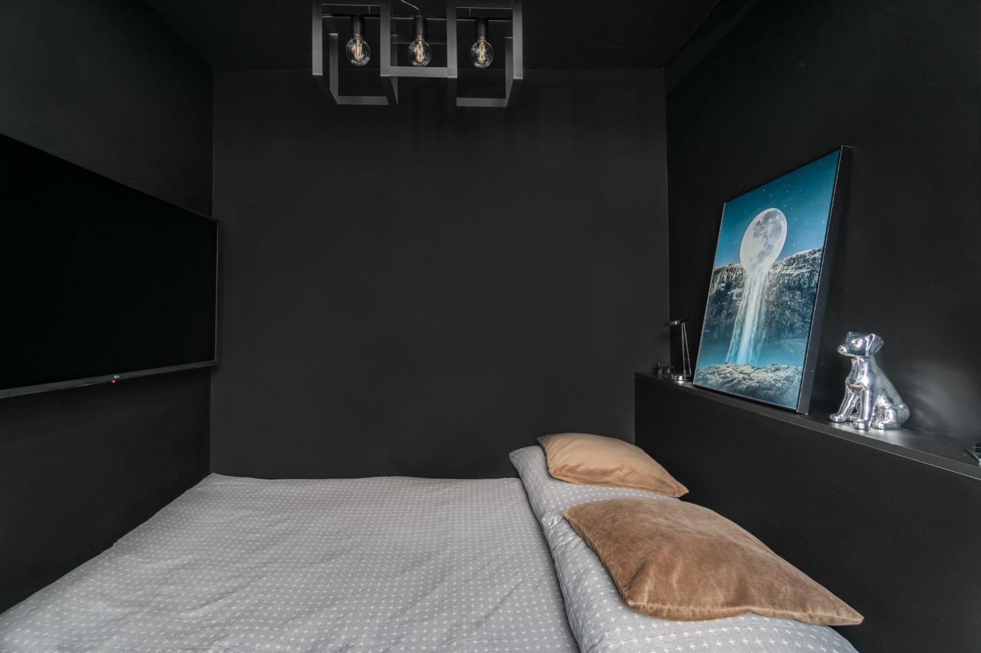 Blacknight Apartment - Self Check-In 24H فروتسواف المظهر الخارجي الصورة