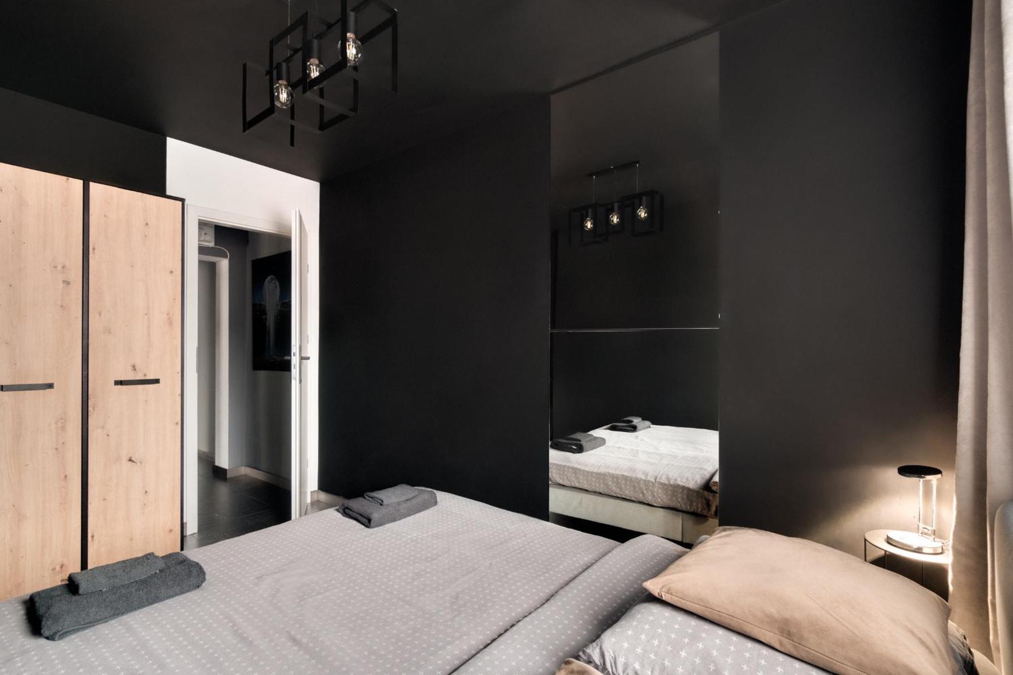 Blacknight Apartment - Self Check-In 24H فروتسواف المظهر الخارجي الصورة